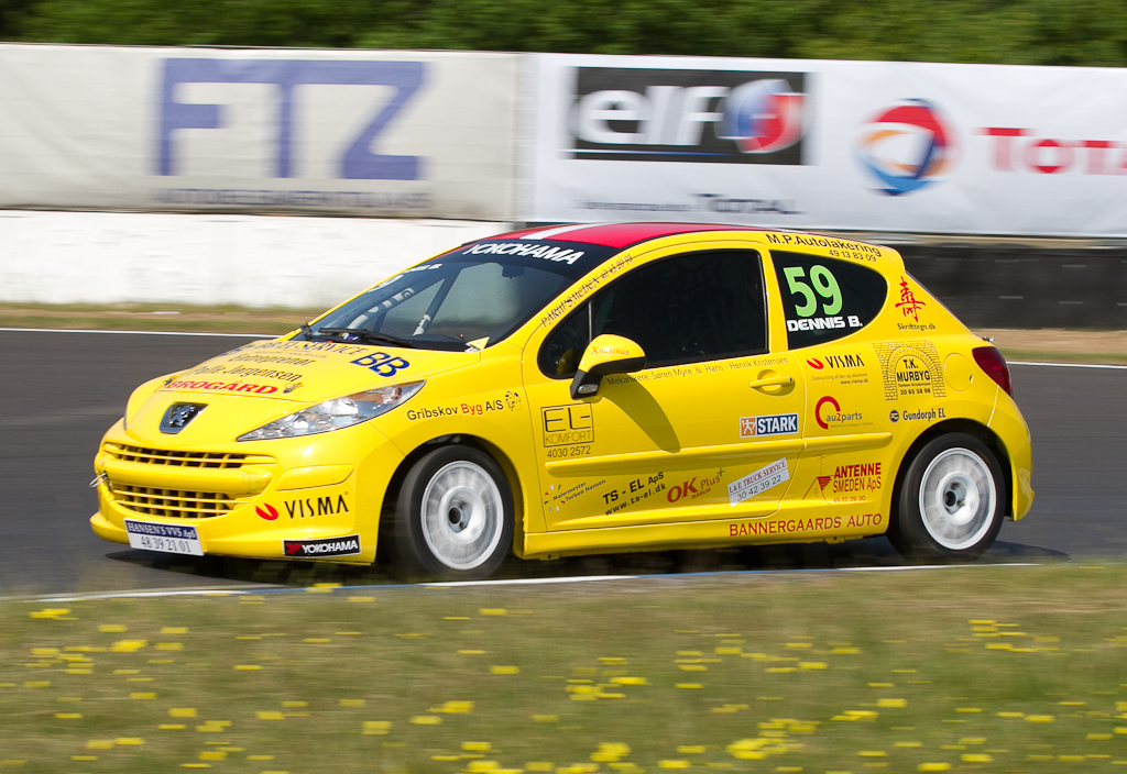 Dennis Bannergaard i sin nye Peugeot 207
(Foto: Motorsporten.dk)
